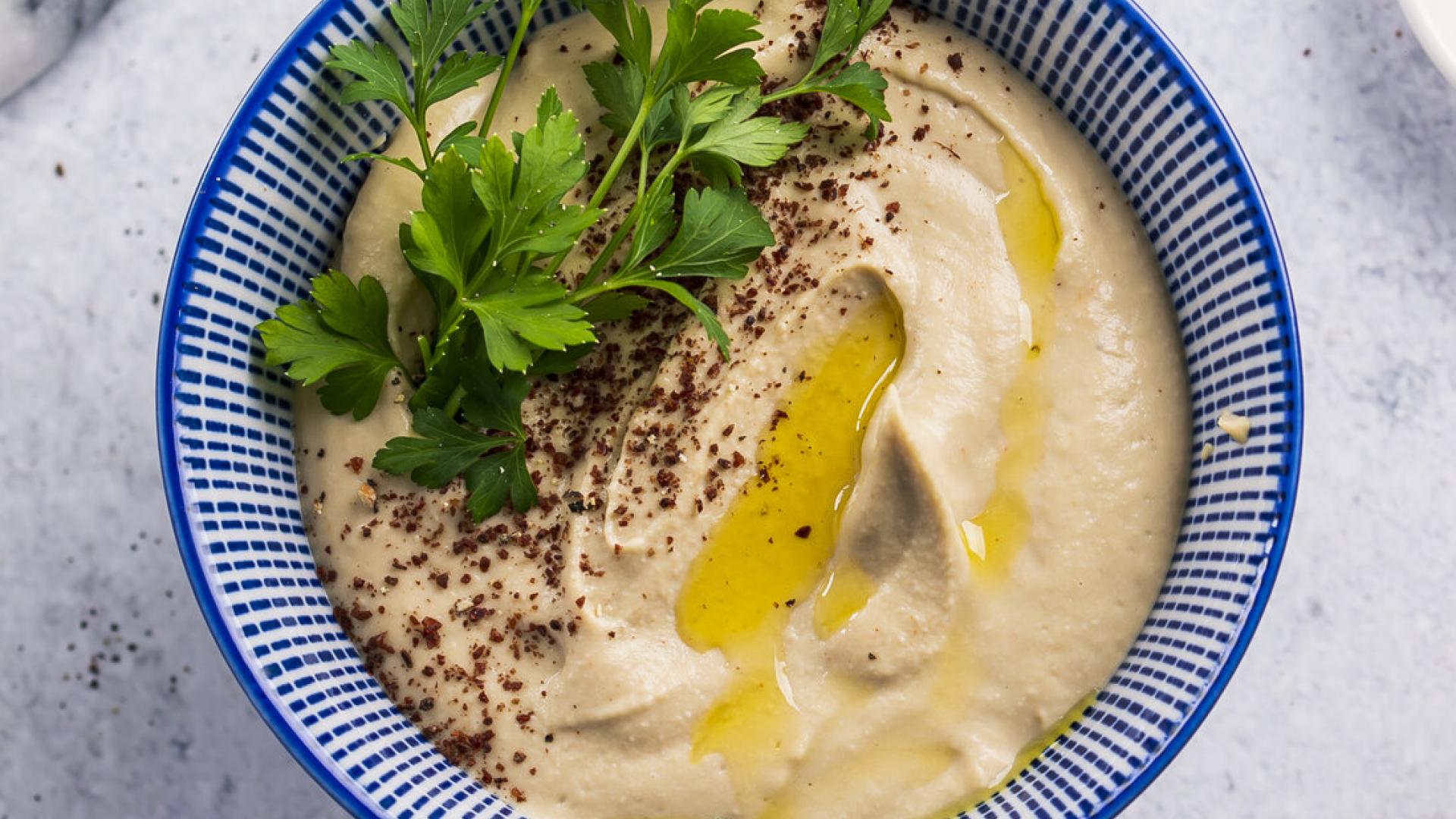 Hummus cu Snoubar și Ulei de Măsline 1