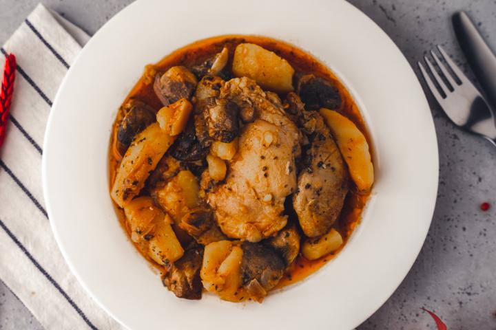 Chicken Mushroom Paprikas & Cartofi cu Aroma de Lamaie