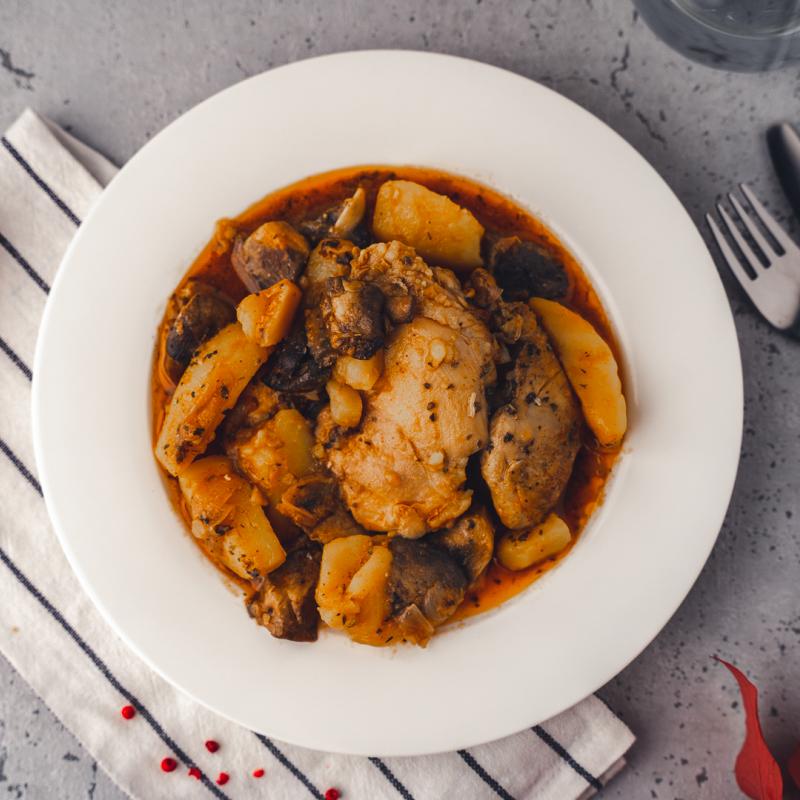 Chicken Mushroom Paprikas & Cartofi cu Aroma de Lamaie