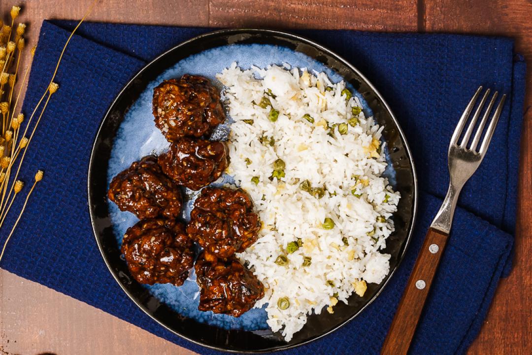 Chinese Pork Meatballs & Orez cu Mazare si Ou