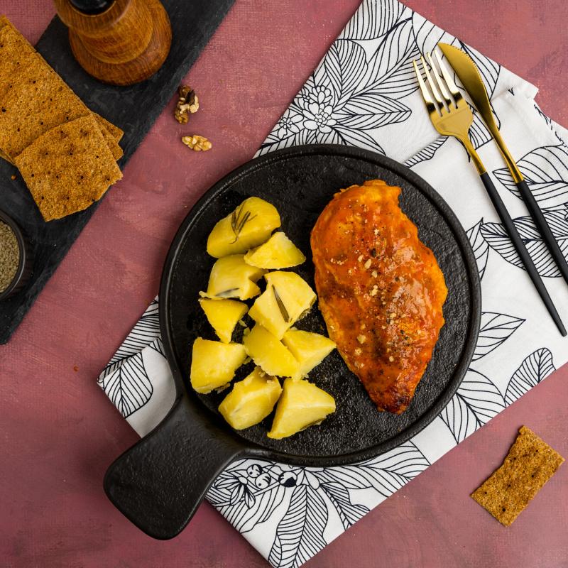 Piept de Pui Parmigiana & Cartofi cu Rozmarin