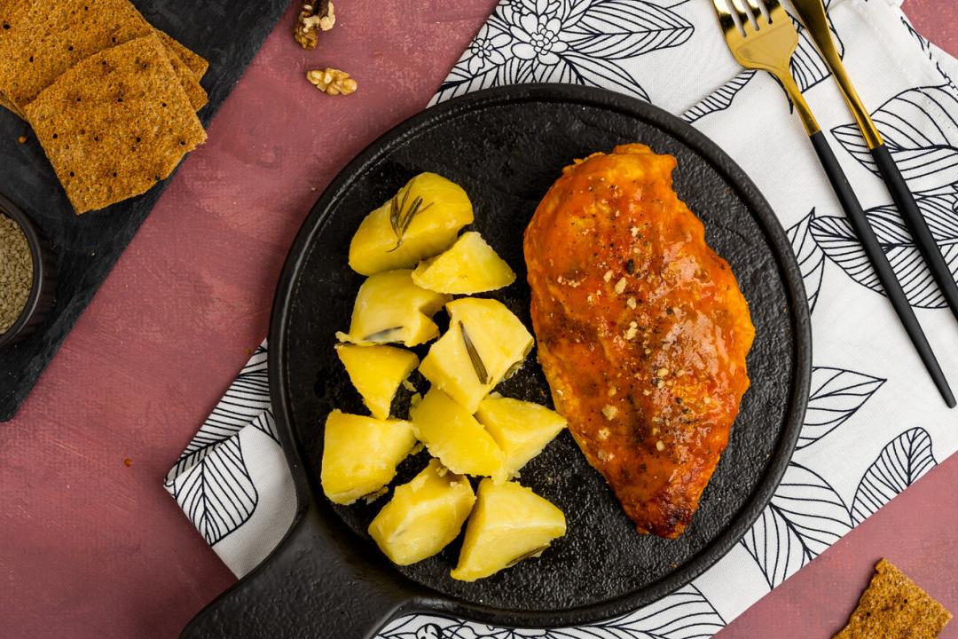 Piept de Pui Parmigiana & Cartofi cu Rozmarin