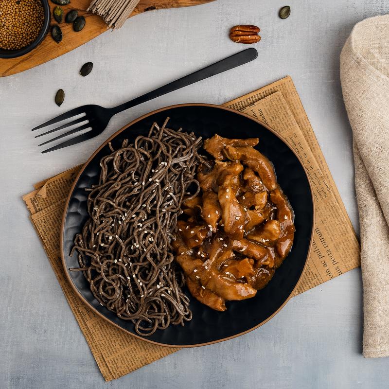 Cotlet de Porc cu Ciuperci & Soba Noodles