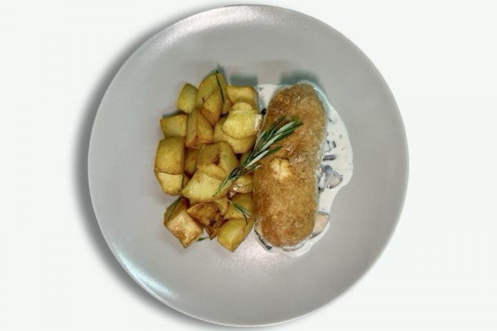 Cordon bleu cu Sos de Ciuperci  & Cartofi cu rozmarin