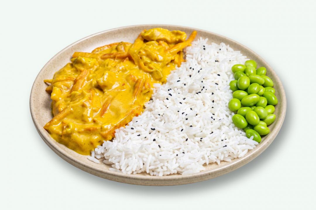 Thai Chicken Curry cu orez jasmine și edamame