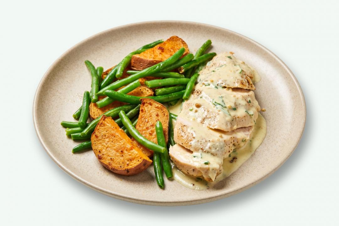 Honey Mustard Chicken cu cartofi dulci și fasole verde