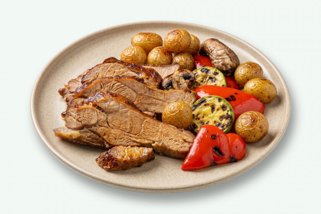 Pulpe de curcan cu cartofi baby și legume grill
