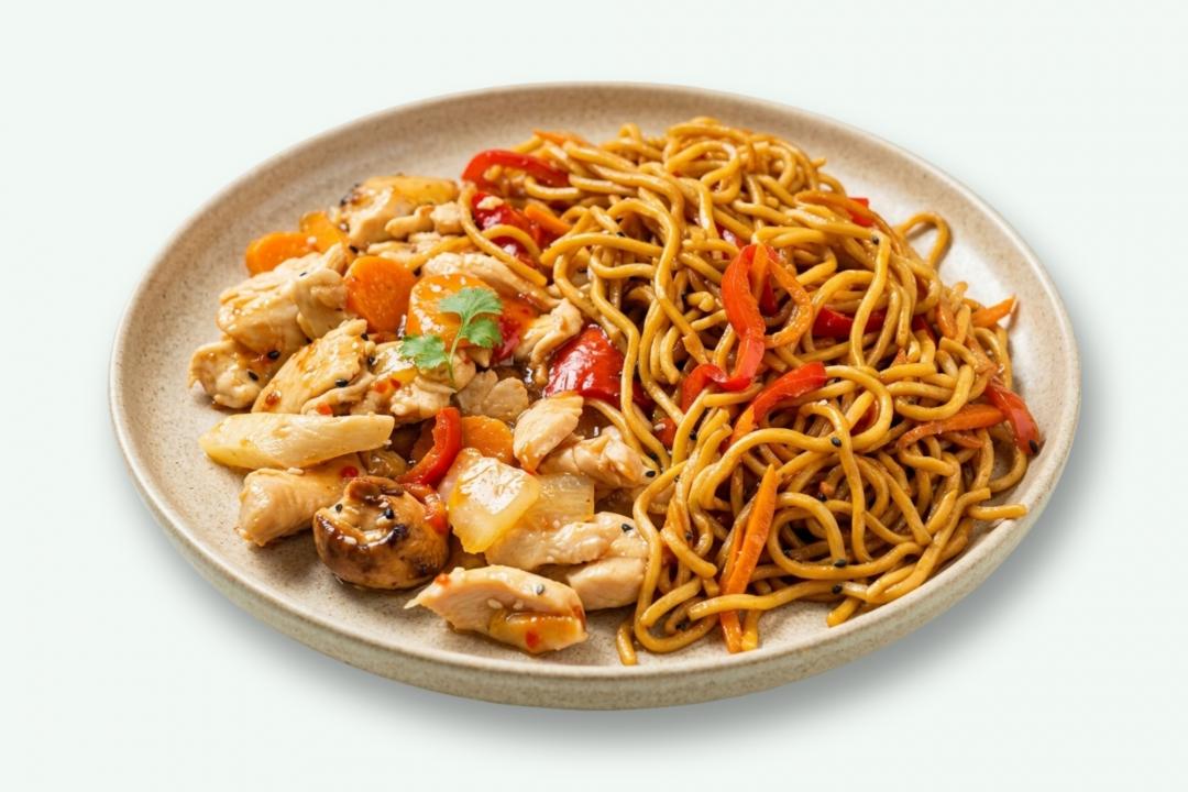 Sweet Chili Turkey cu noodles și legume