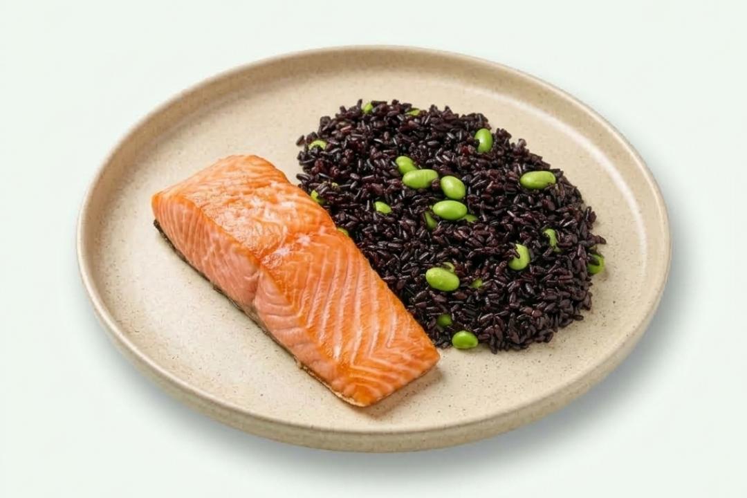 Somon Shiro Miso cu orez negru și edamame